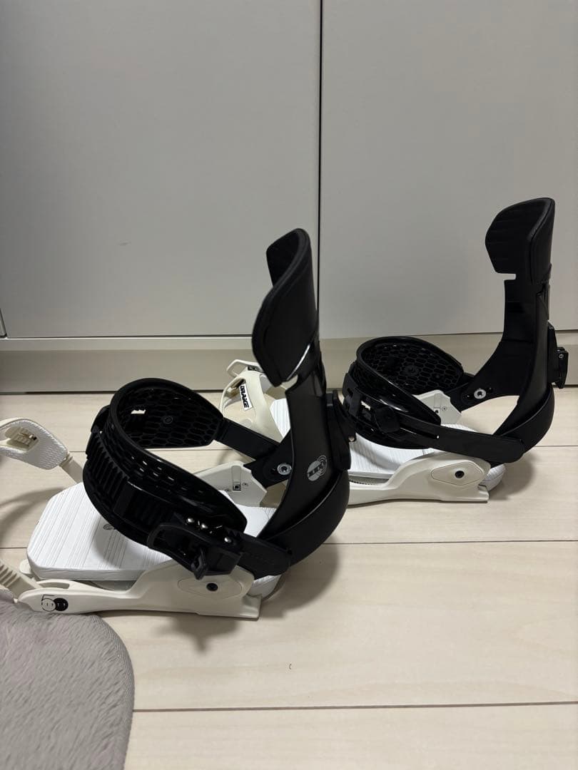 DRAKE FIFTY M スノーボードビンディング ホワイト/ブラック