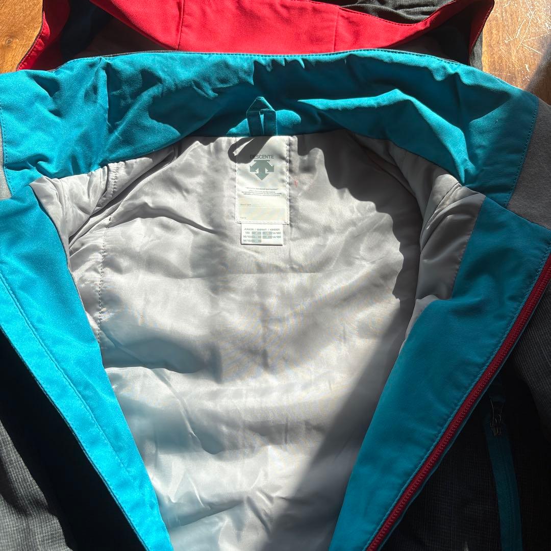 まるで新品☆DESCENTE スキー スノボ ウェア キッズ 150サイズ調整可