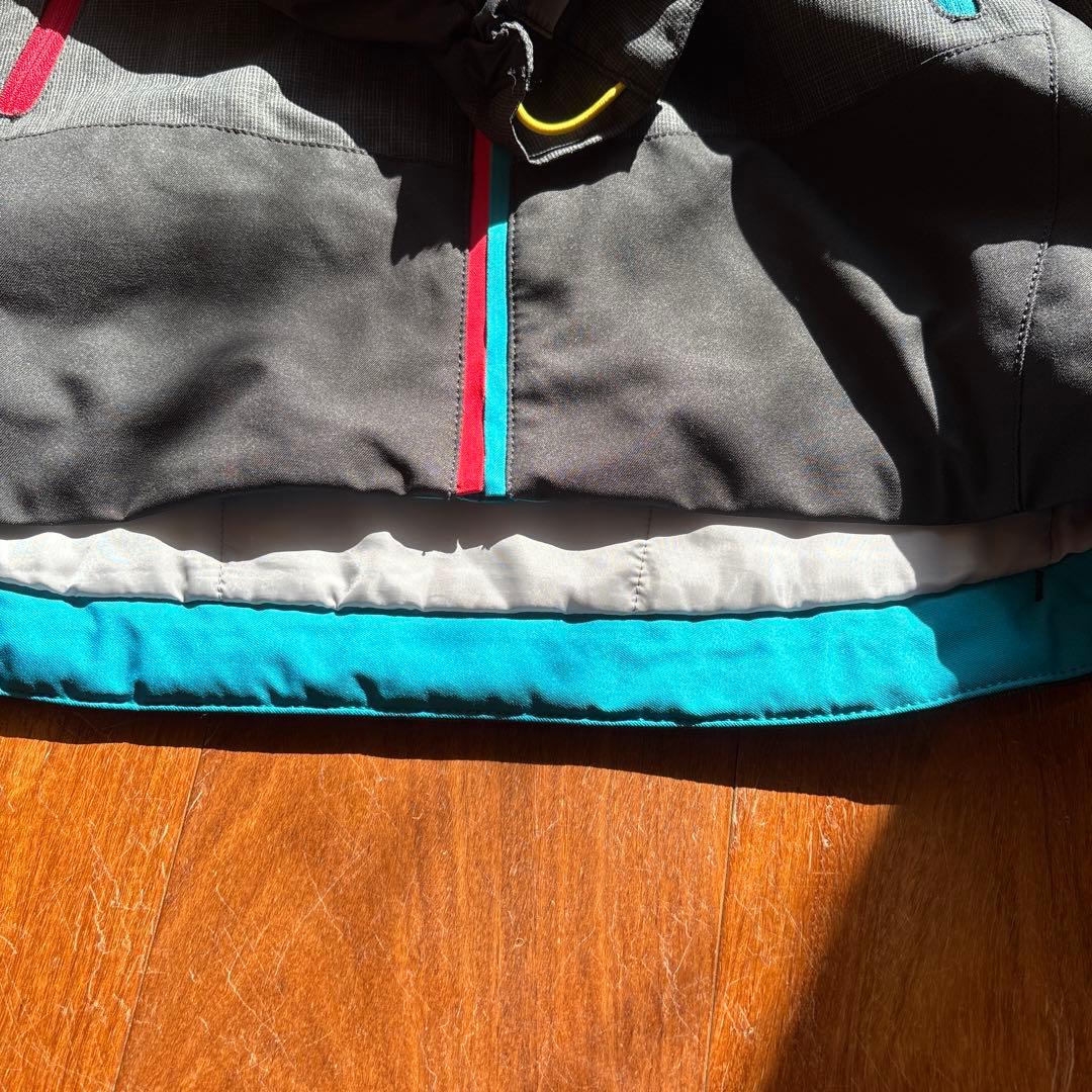 まるで新品☆DESCENTE スキー スノボ ウェア キッズ 150サイズ調整可