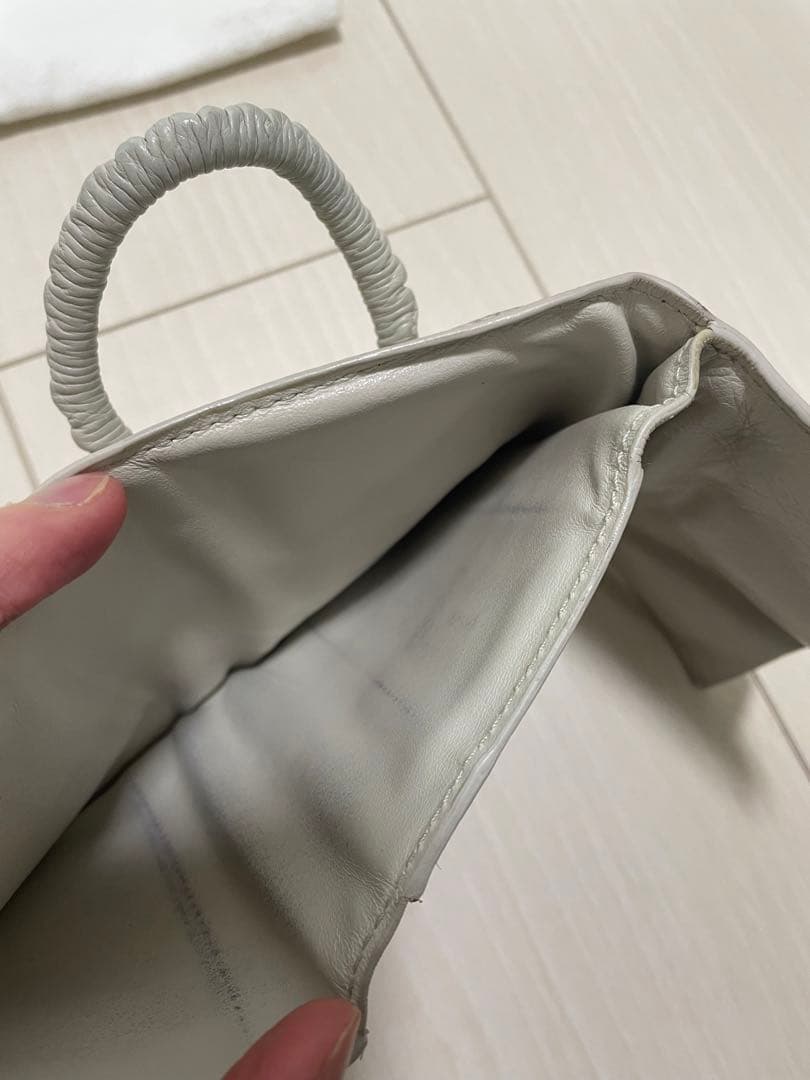 ボッデガの珍しいホワイトグレーのお財布！