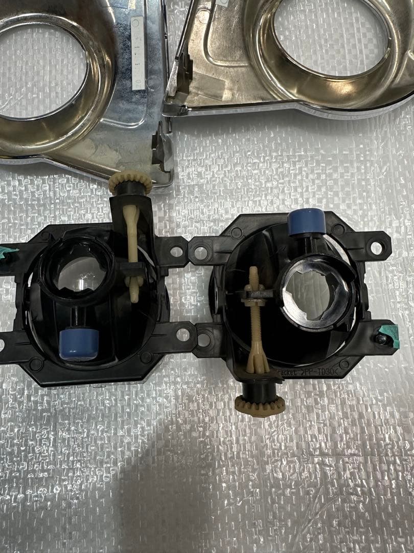 ダイハツ　タントカスタム　LA600S フォグランプ　メッキカバー