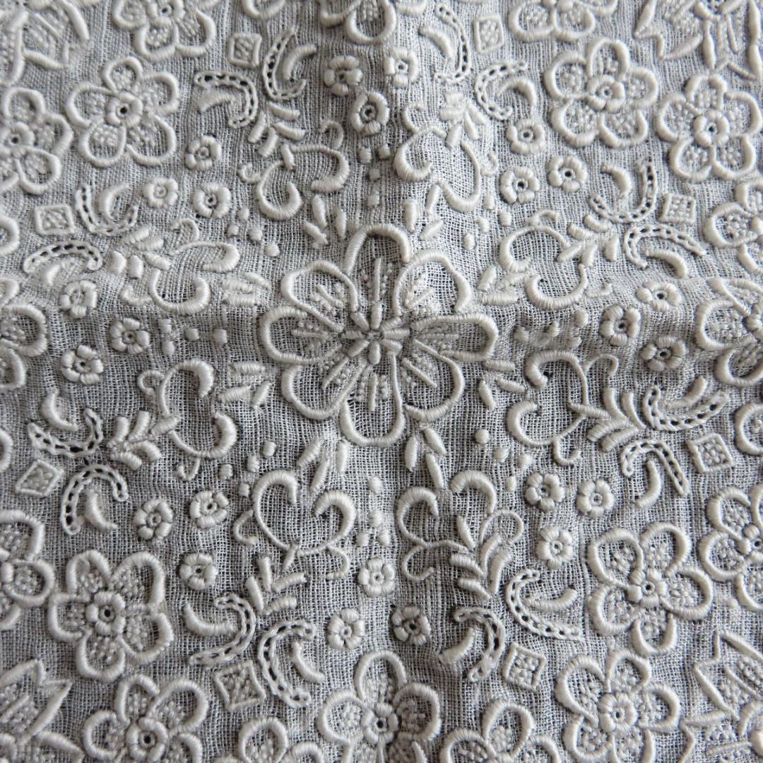 未使用　スワトウ刺繍ハンカチ1　汕頭　ヴィンテージ