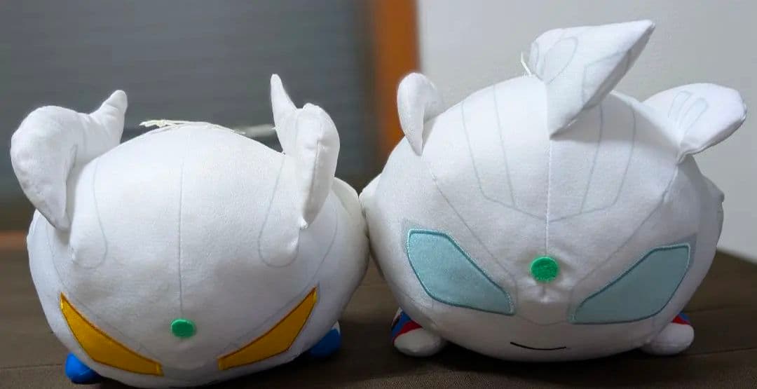 ウルトラマンゼロ　ウルトラマンゼット　寝そべりぬいぐるみセット