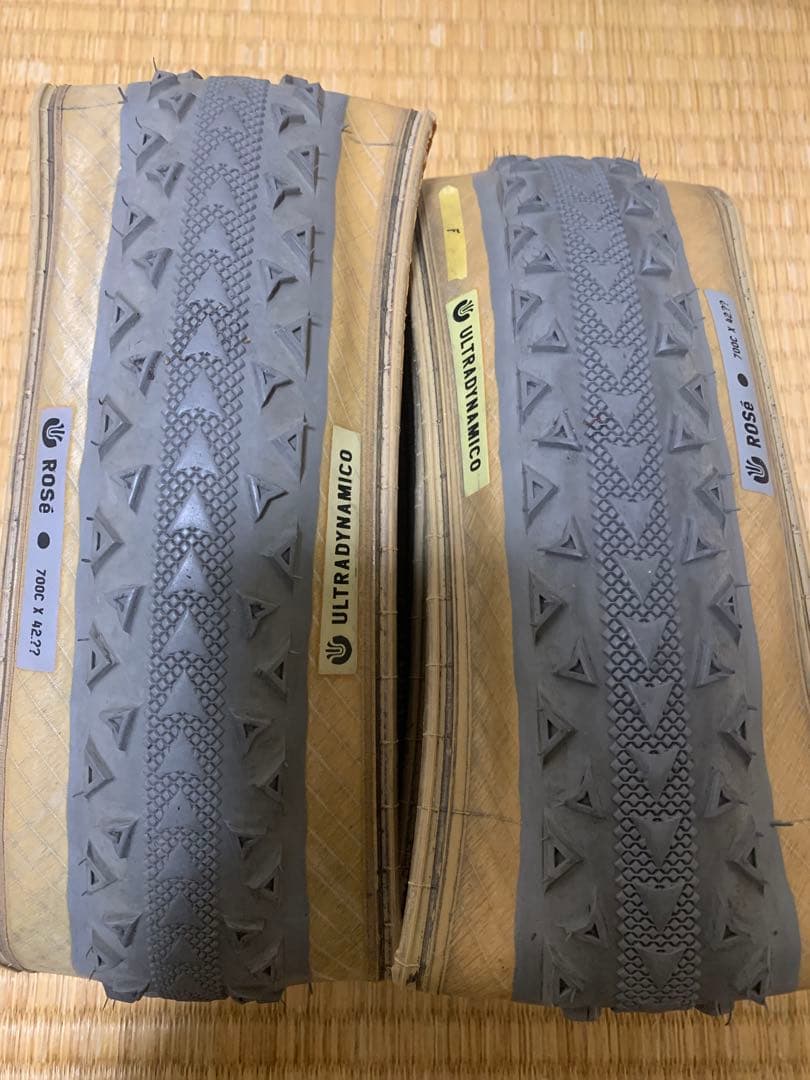 ULTRADYNAMICO 700x42C クリンチャータイヤ