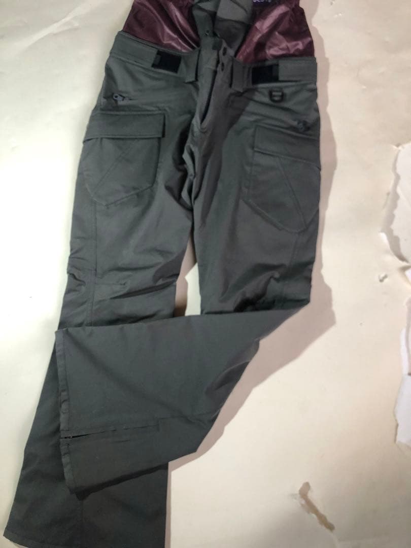 最終セ–ル価格未使用ウィメンズ　スノボーウェア上下セット