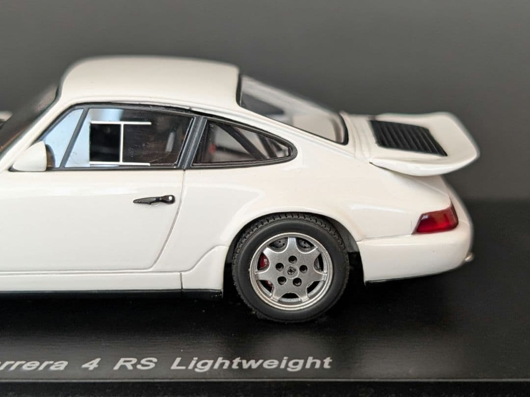 スパーク 1/43 ポルシェ 964 カレラ 4 RS ライトウエイト ホワイト