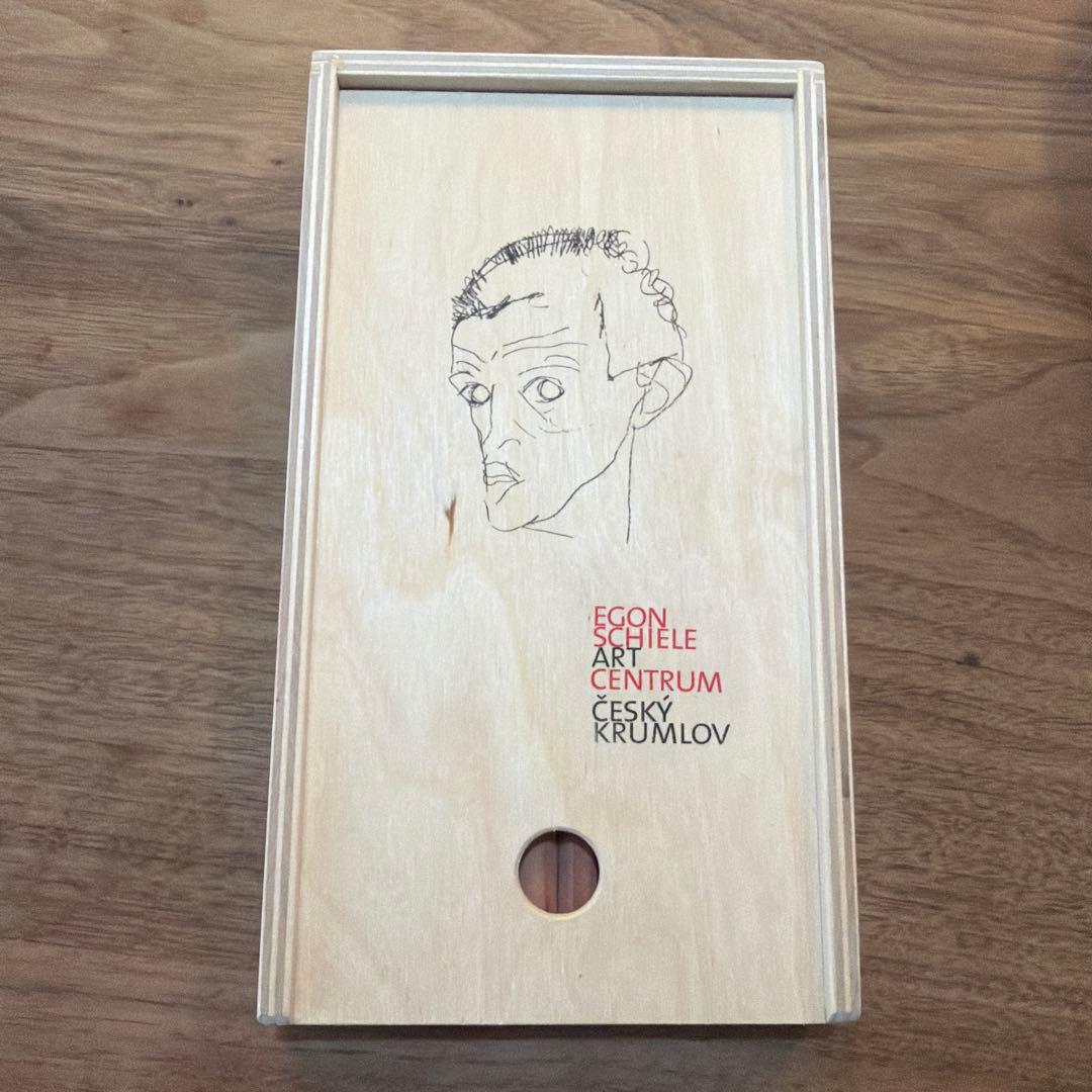 チェスキー・クルムロフ購入 エゴンシーレ 色鉛筆 10色 木箱