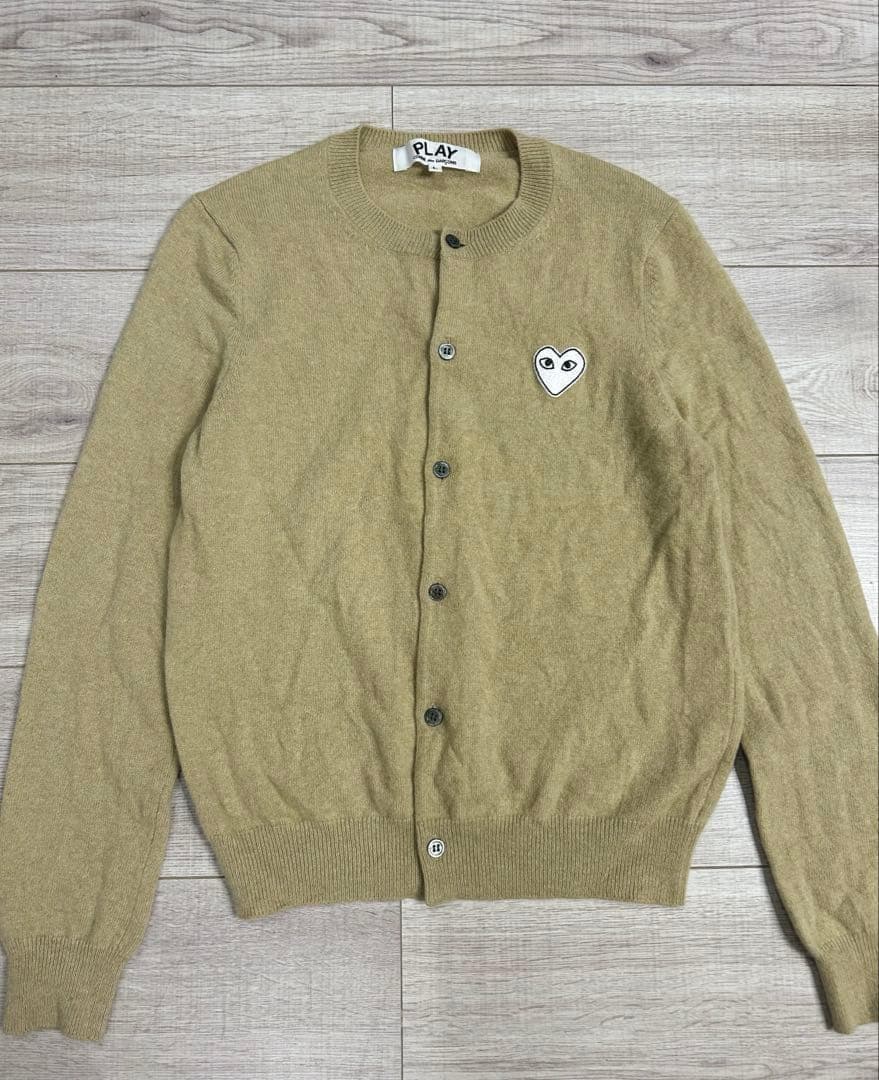 コムデギャルソン　白ハート刺繍　カーディガン ベージュ ウール　ワンポイント L