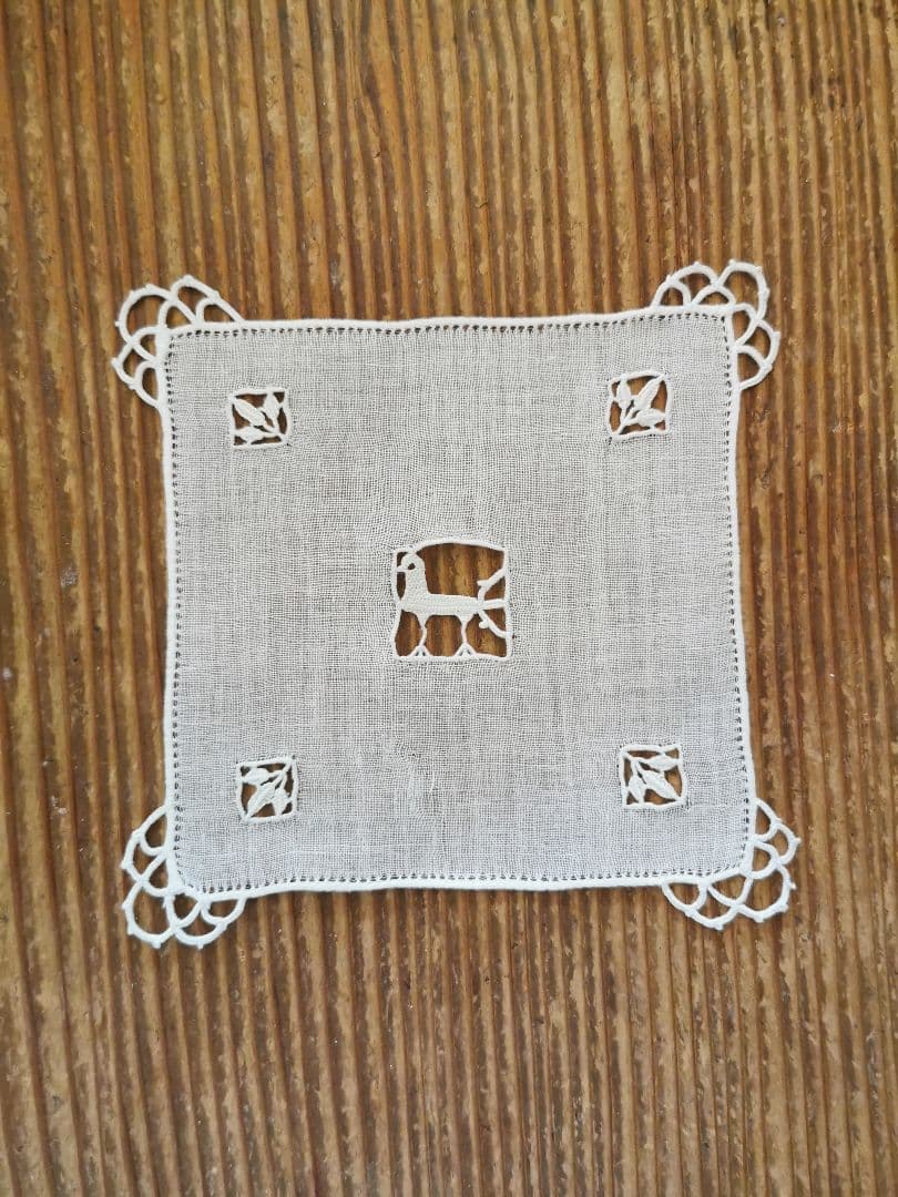 アンティーク レティシアレース刺繍 鳥と三つ葉のニードルワーク リネンドイリー