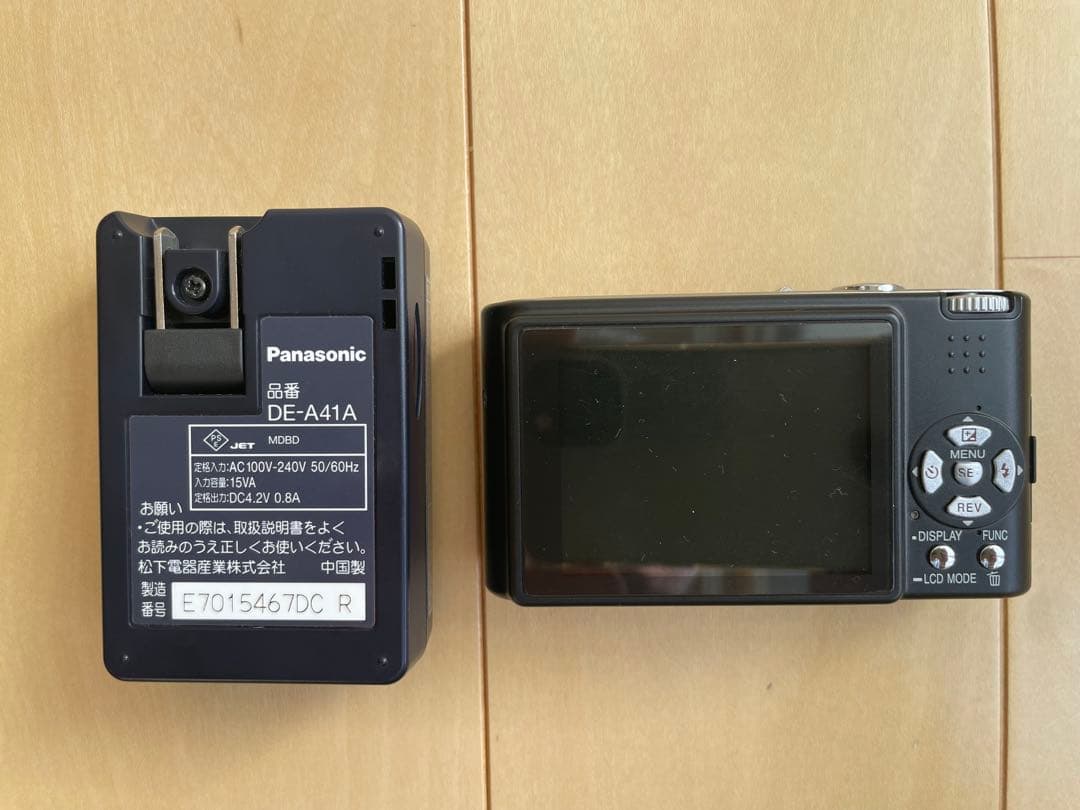 Panasonic DMC-FX12 デジタルカメラ 本体と充電器