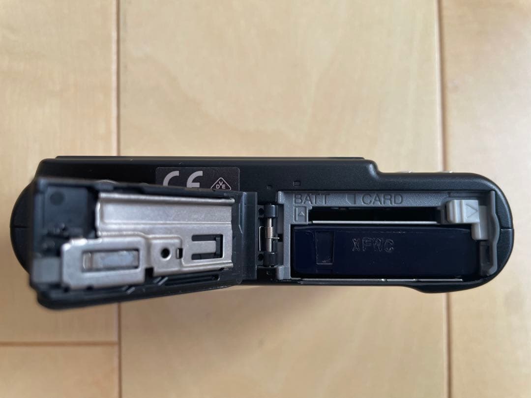 Panasonic DMC-FX12 デジタルカメラ 本体と充電器