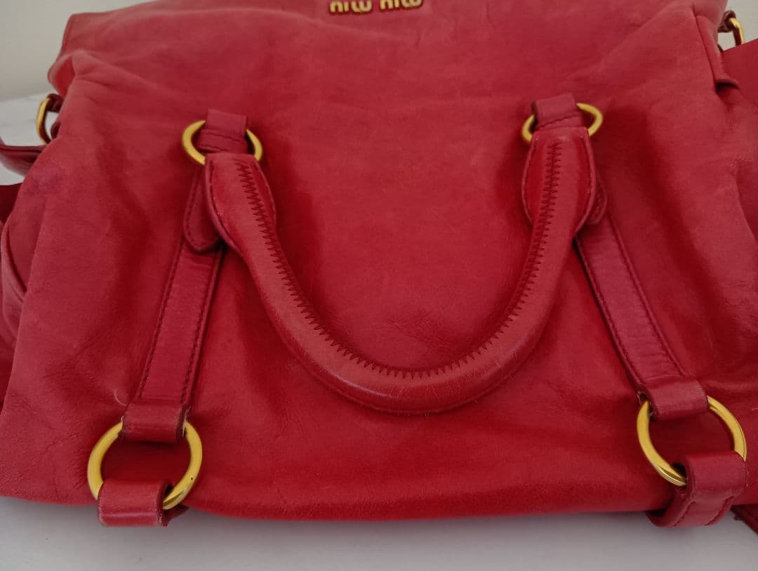 miu miu 赤 レザーハンドバッグ