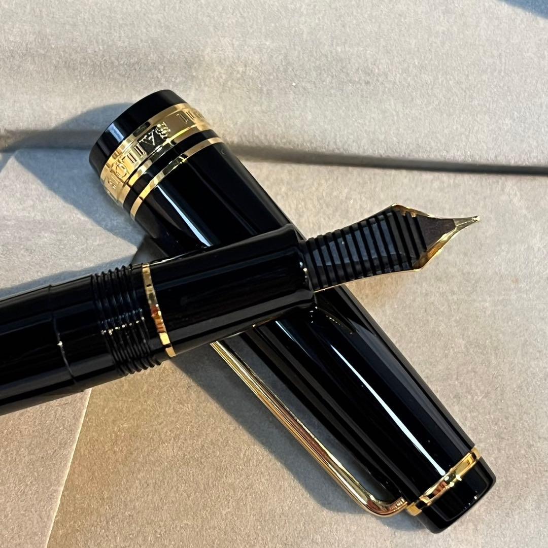 未使用✨Sailor 万年筆 黒色 金ペン先　14K 585