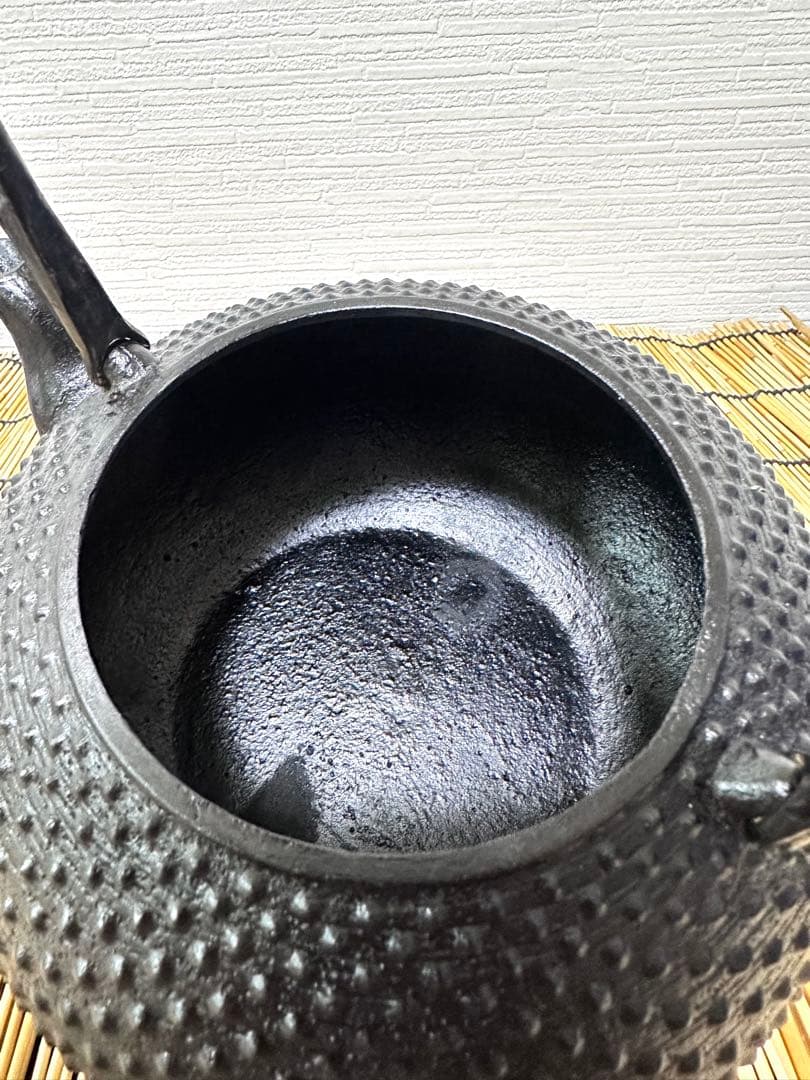 未使用品、栞付　南部成龍堂鋳造所　斎峰　及川光正造　宝珠形馬蹄鉉　南部鉄瓶　鉄瓶