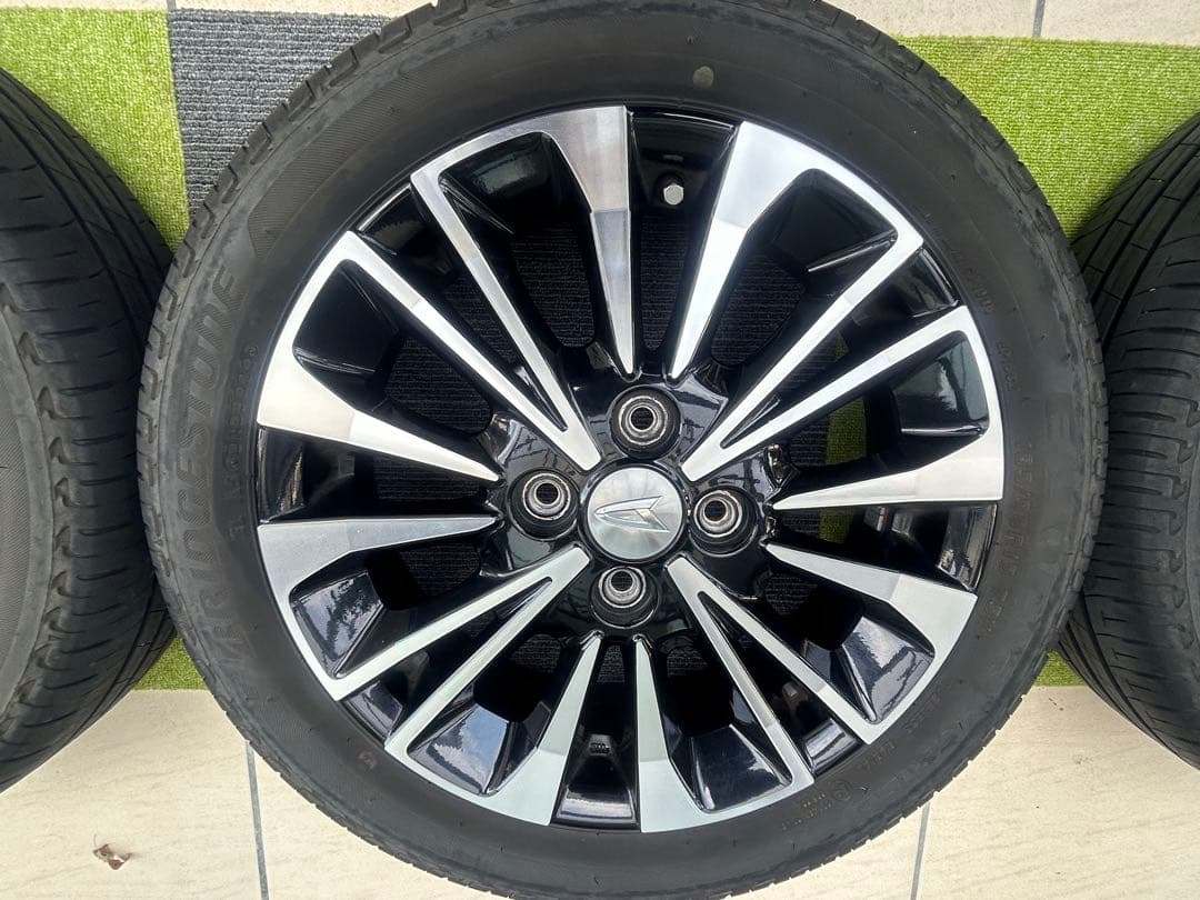 ダイハツ純正　タント カスタムRS 15インチ　４本セット