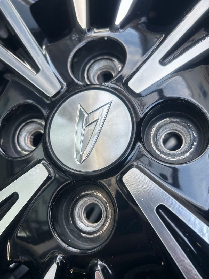 ダイハツ純正　タント カスタムRS 15インチ　４本セット