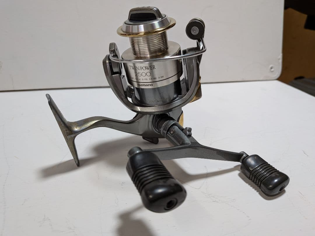 シマノ　TWINPOWER 2500Wハンドル