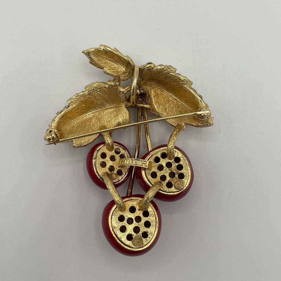 CINER コスチュームジュエリー エナメルとビジューのさくらんぼブローチ