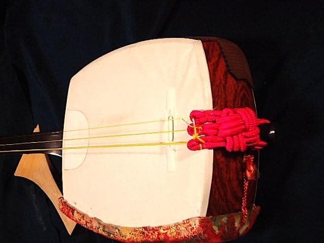 三味線本体 ケースなし　バチ付き　胴のやぶれ無し