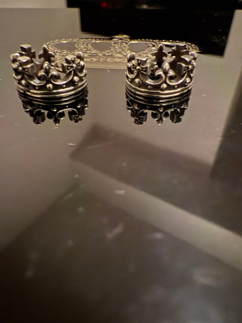 Justin Davies クラウンモチーフ ピアス