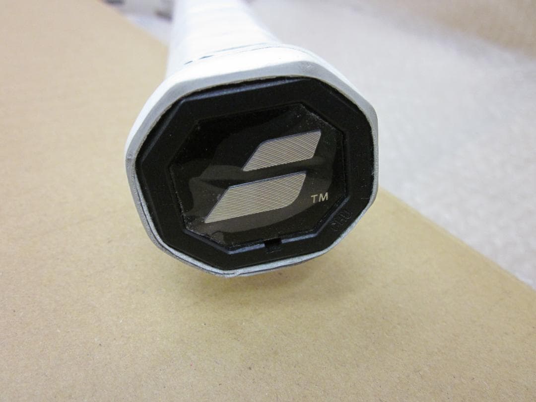 バボラ Babolat ピュアストライク 100 2024 グリップ2