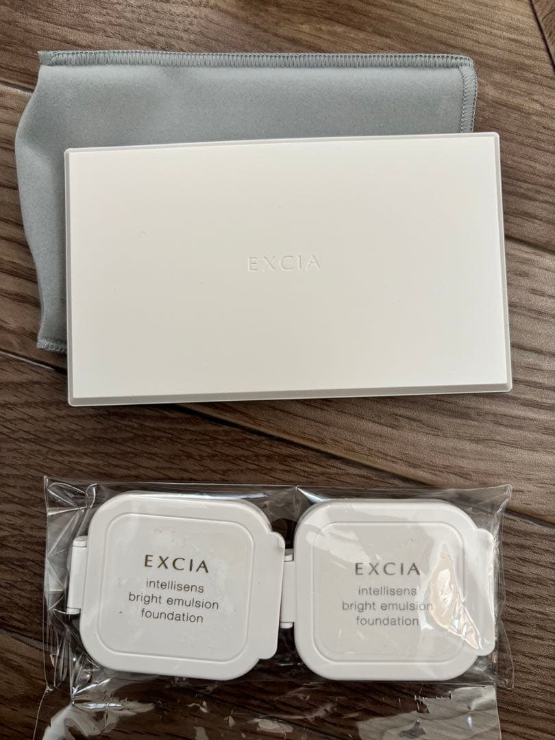 エクシア❤️アンテリサンスファンデーション301