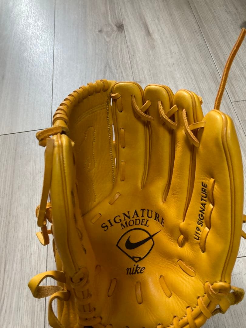 Nike Signature Model 野球グローブ イエロー