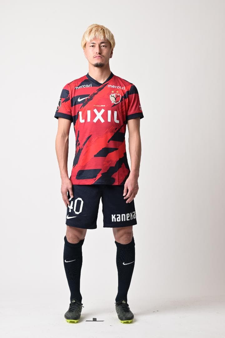 r*r様 鈴木 優磨選手のサイン入り「25Ｊ１リーグ優勝記念Tシャツ」