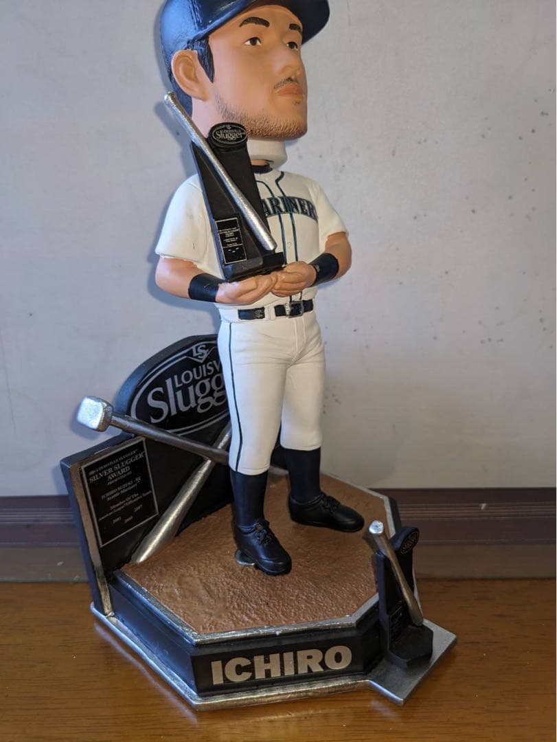 世界151体限定！イチロー球団認定シルバースラッガー賞、ボブル人形＋ギフト有