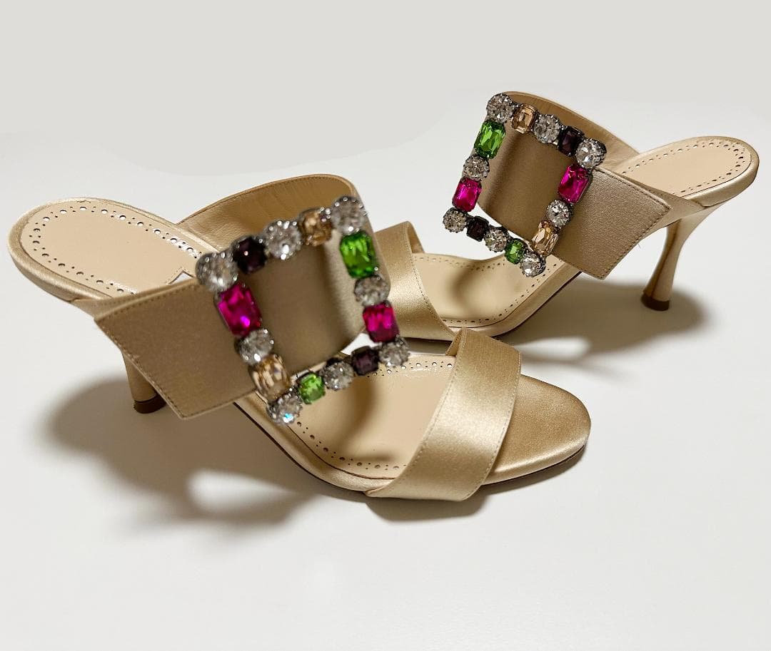 Manolo Blahnik ヌードベージュ サテン ビジューサンダル 35.5