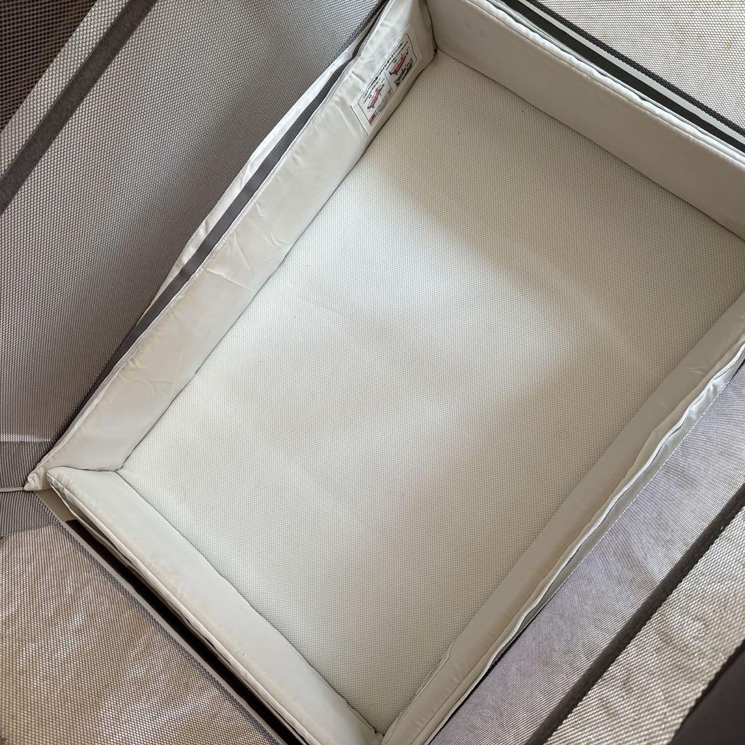 アップリカ　ベビーベッド　コネルエアー　グレー