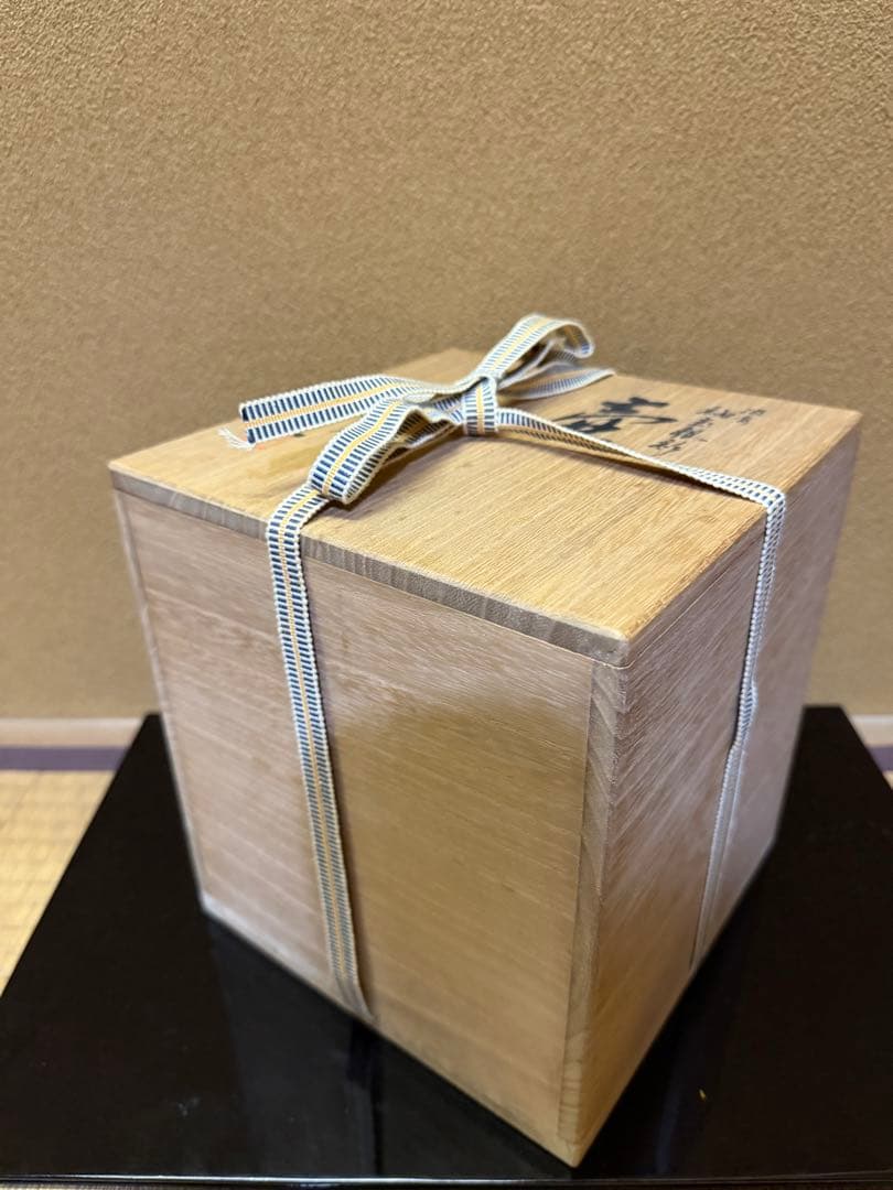 人間国宝　中田一於　淡青釉裏銀彩　壺　共箱