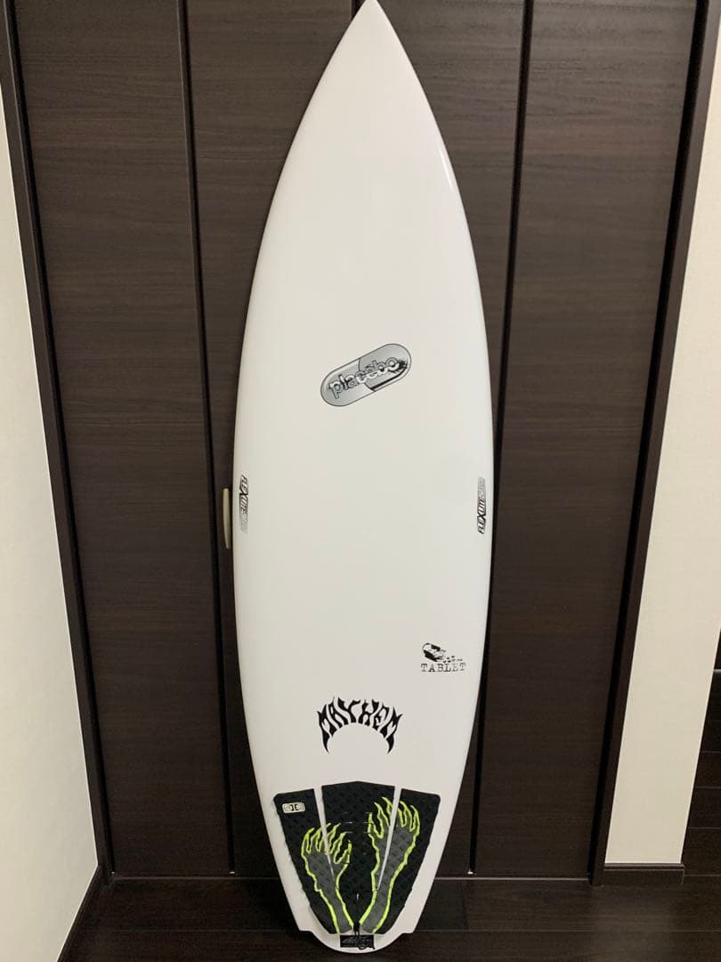 PLACEBO プレセボ　タブレット　サーフボード　フィン付き