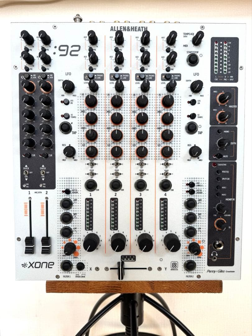 Allen & Heath Xone:92 R DJミキサー