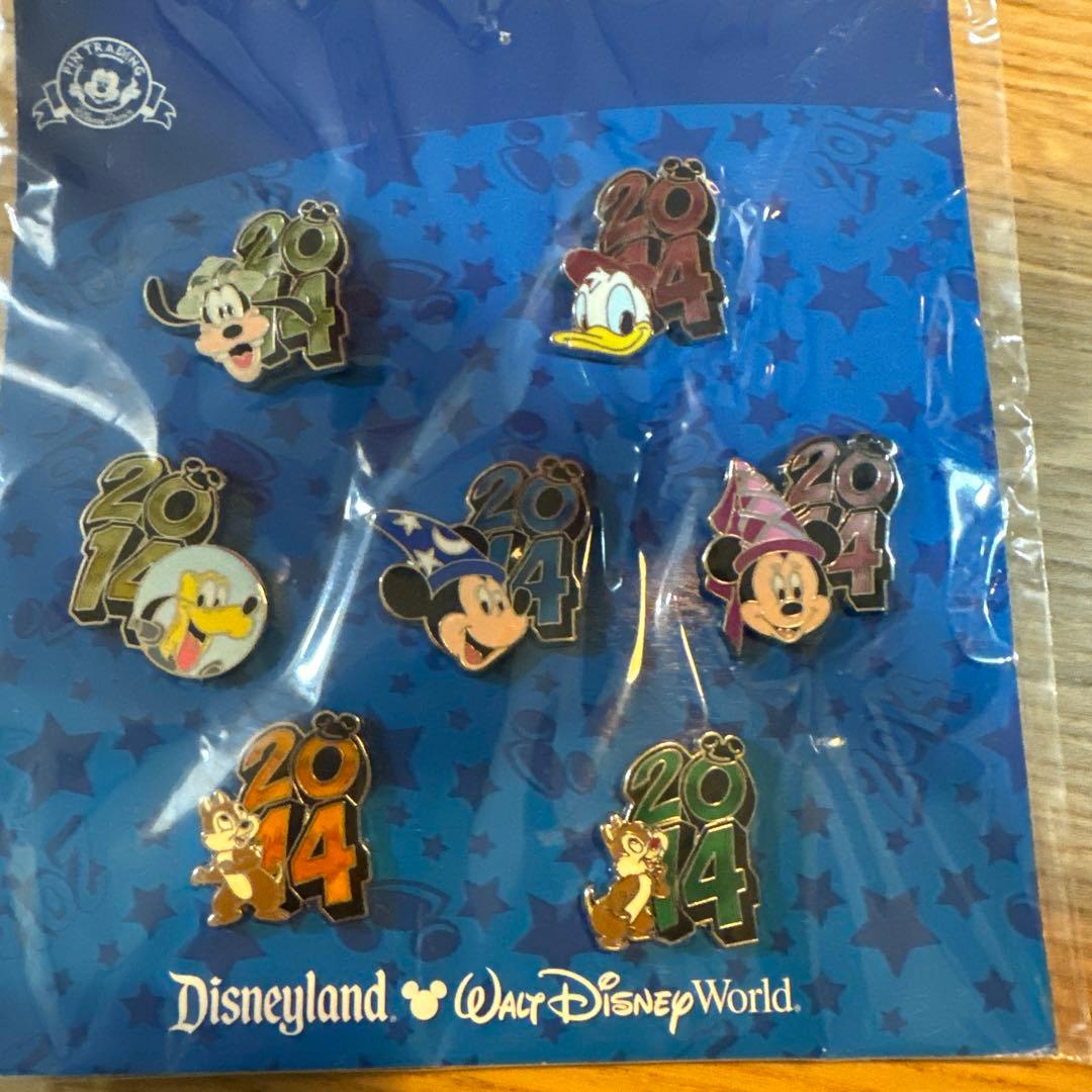 ディズニーピンバッジ 2014年 8個セット