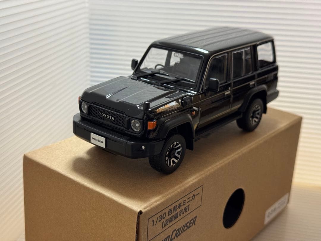 トヨタ TOYOTA ランドクルーザー70 1/30ミニカー 非売品
