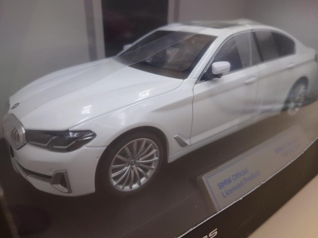 1/18  530Li ホワイト ダイキャスト製ミニカー