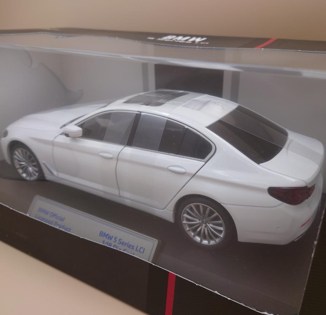 1/18  530Li ホワイト ダイキャスト製ミニカー