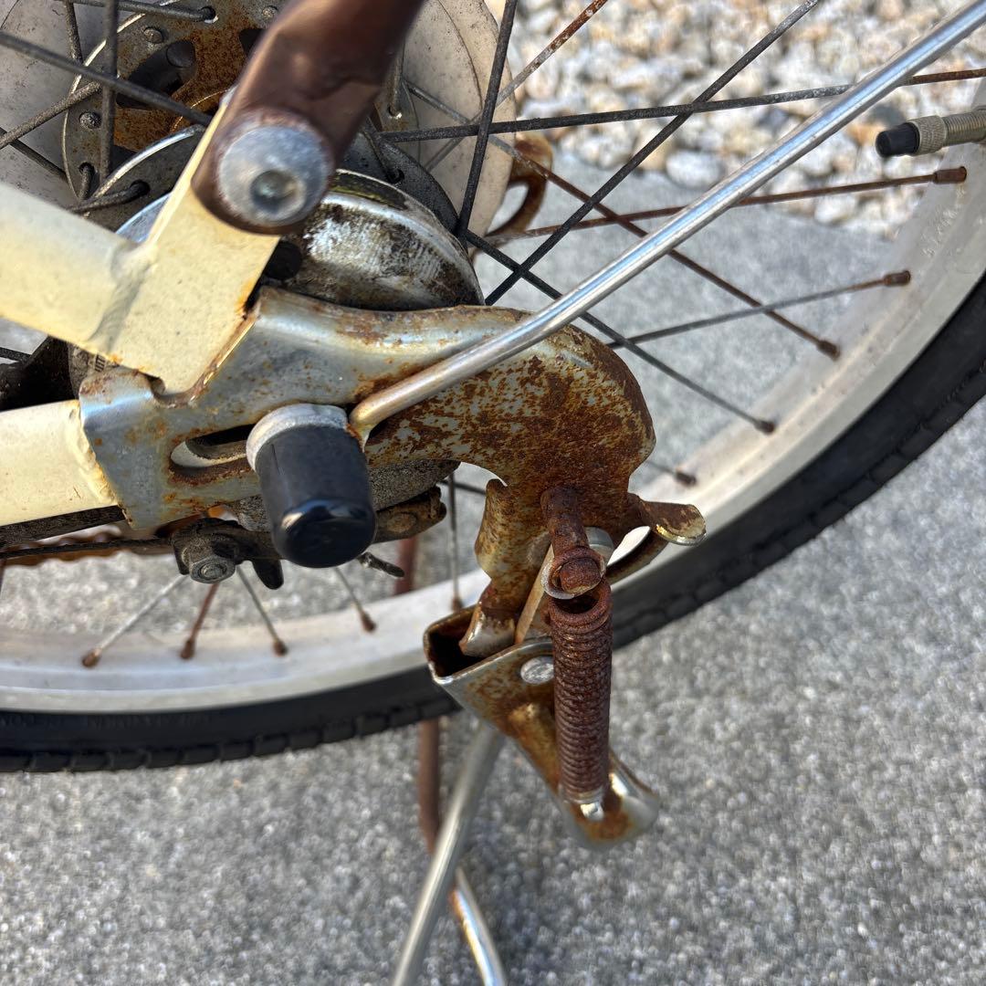 クリーム色シティサイクル バスケット付き