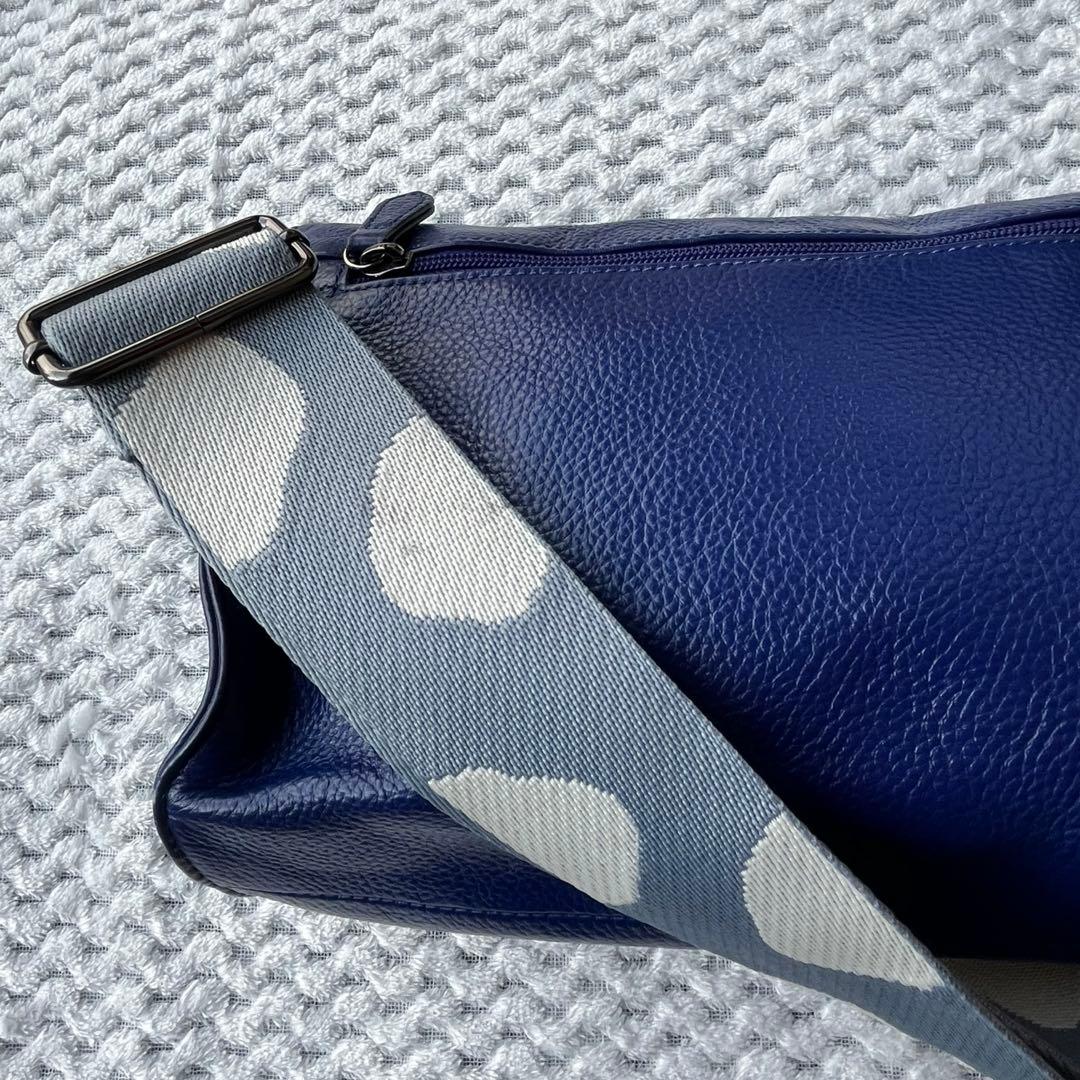 イアパピヨネ 柄ワイドテープショルダーバッグ ダルメシアン ボディバッグ ブルー