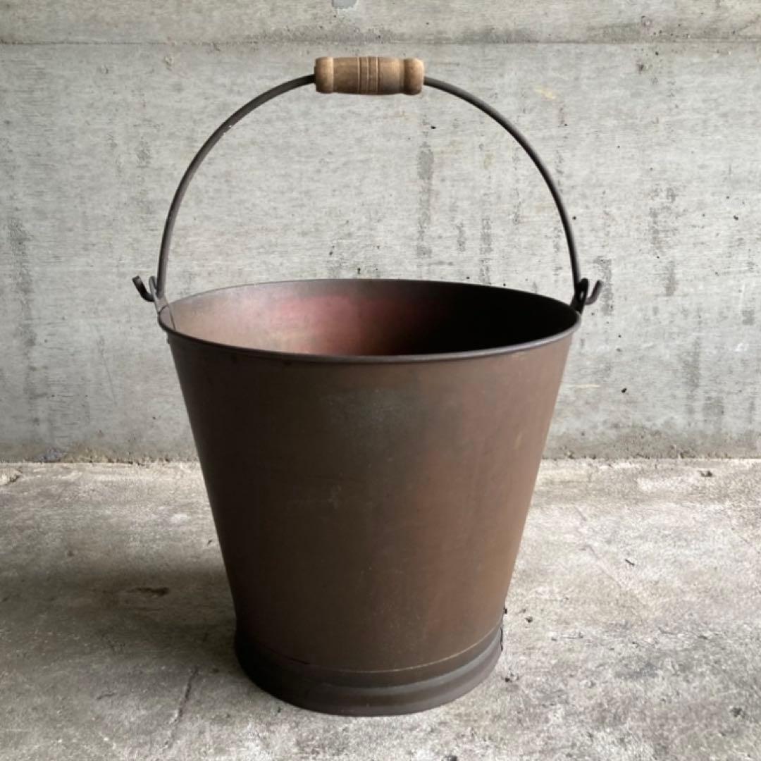 古い味のある銅製のバケツ 桶 花器 置物 オブジェ レトロ ヴィンテージ