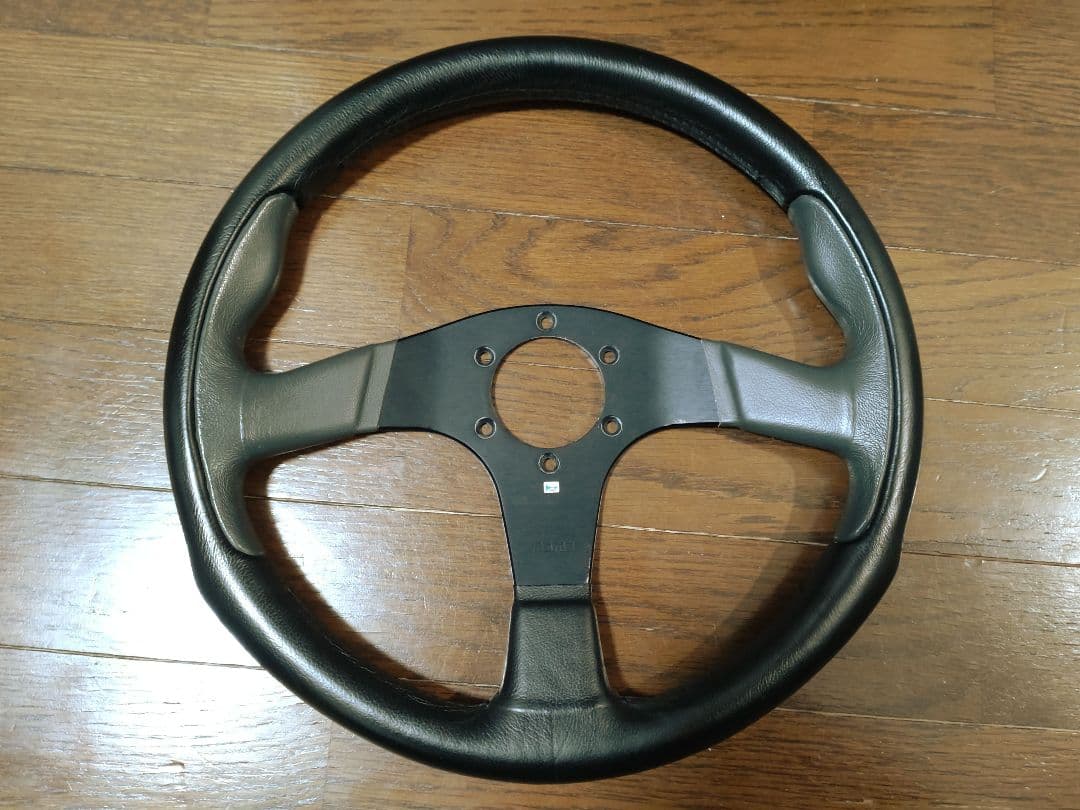 MOMO ステアリング TYP D35 KBA 70116