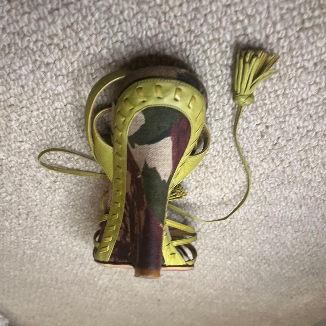 値下‼️VALENTINO 若草色＆フラワーカモフラ、ストラッピー、ウェッジ39