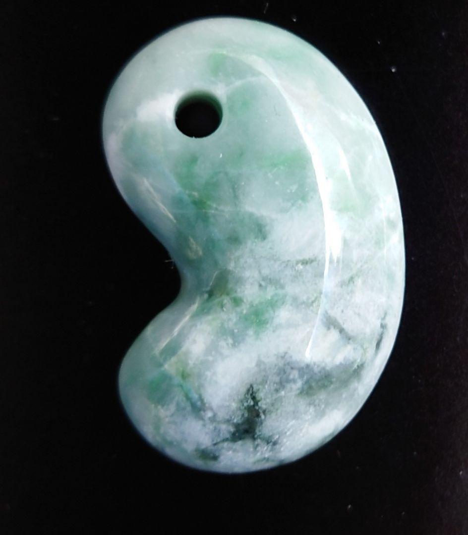【週末セール】糸井川翡翠　勾玉