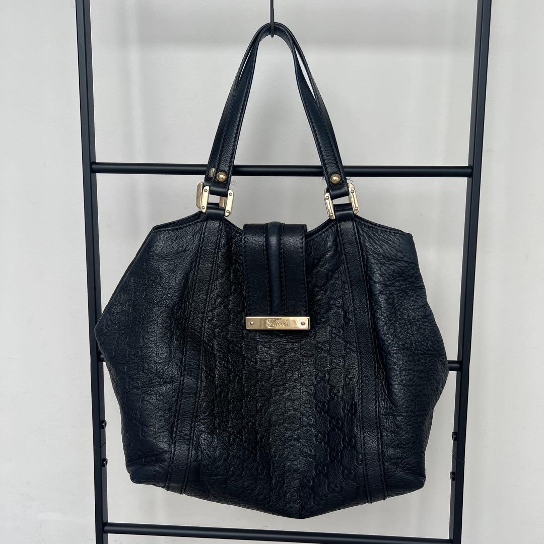 Gucci 黒 ロゴ入り ハンドバッグ