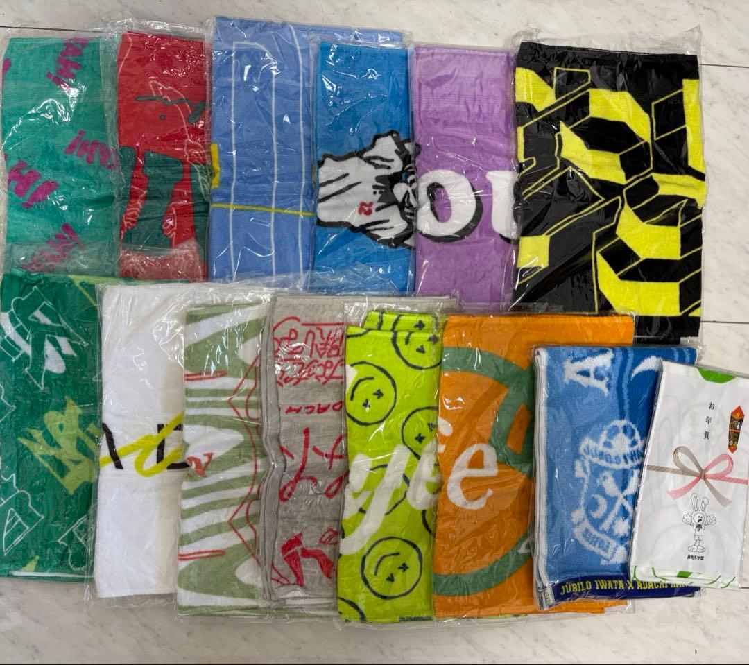 足立佳奈　グッズ等　 【サイン入り多数】