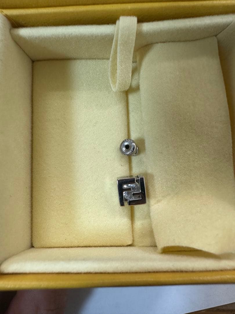 FENDI FFピアス シルバーカラーフ エンディ　美品