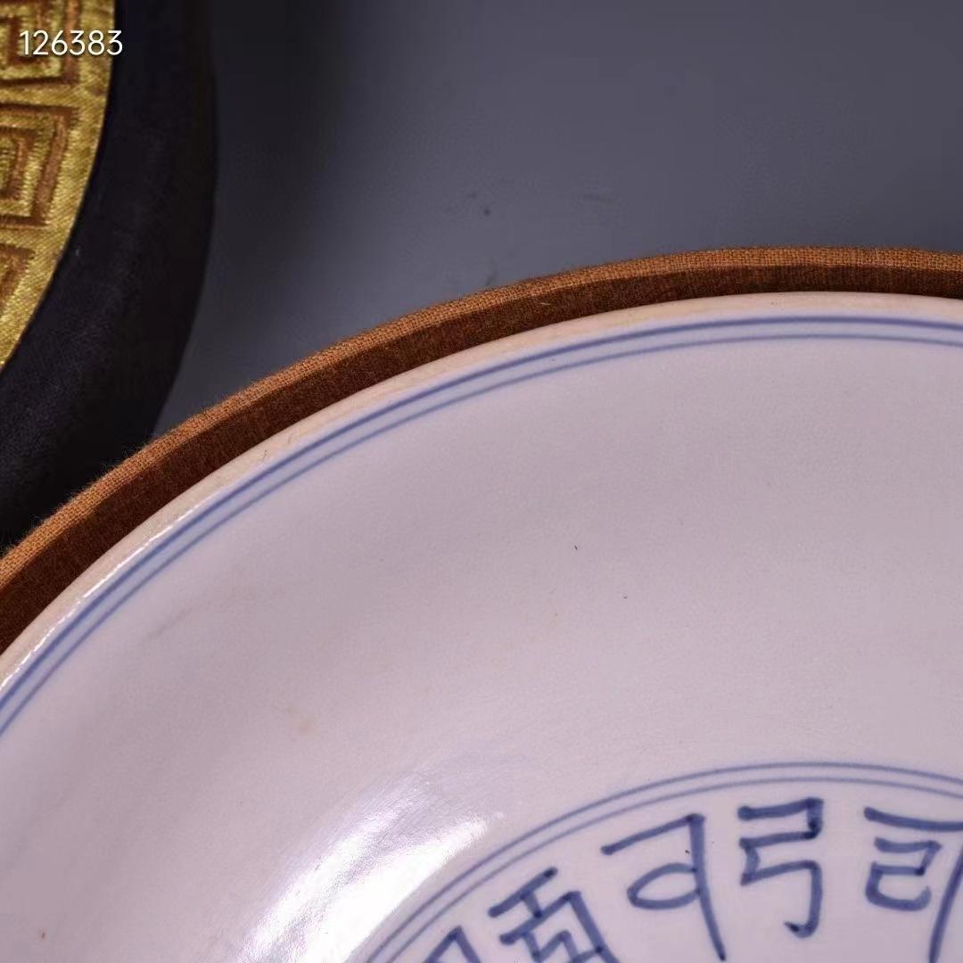 中国古美術・純手書きの銘皿・青花陶磁器皿・文房置物・古い刺繍箱付き・陶芸