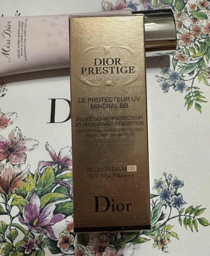 【新品】DiorプレステージホワイトルプロテクターＵＶミネラルＢＢ 00