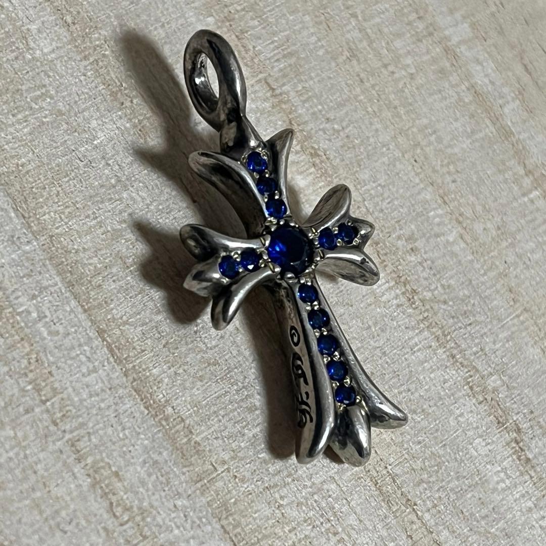 クロムハーツ　タイニーファットクロス　サファイアパヴェ